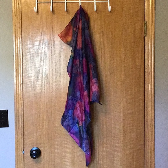 Gorgeous hand rolled silk scarf. - Picture 4 of 5